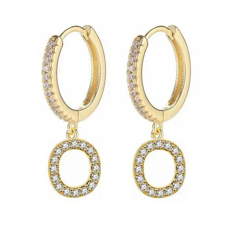 Brincos de argola com inicial feminina o