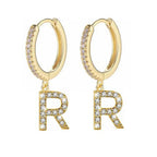 Brincos de argola com inicial feminina r