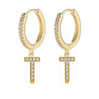 Brincos de argola com inicial feminina t