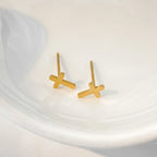 Mini kors øreringe i guld