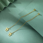 Oorbellen met hanger met het Joodse levenssymbool Chai in goud