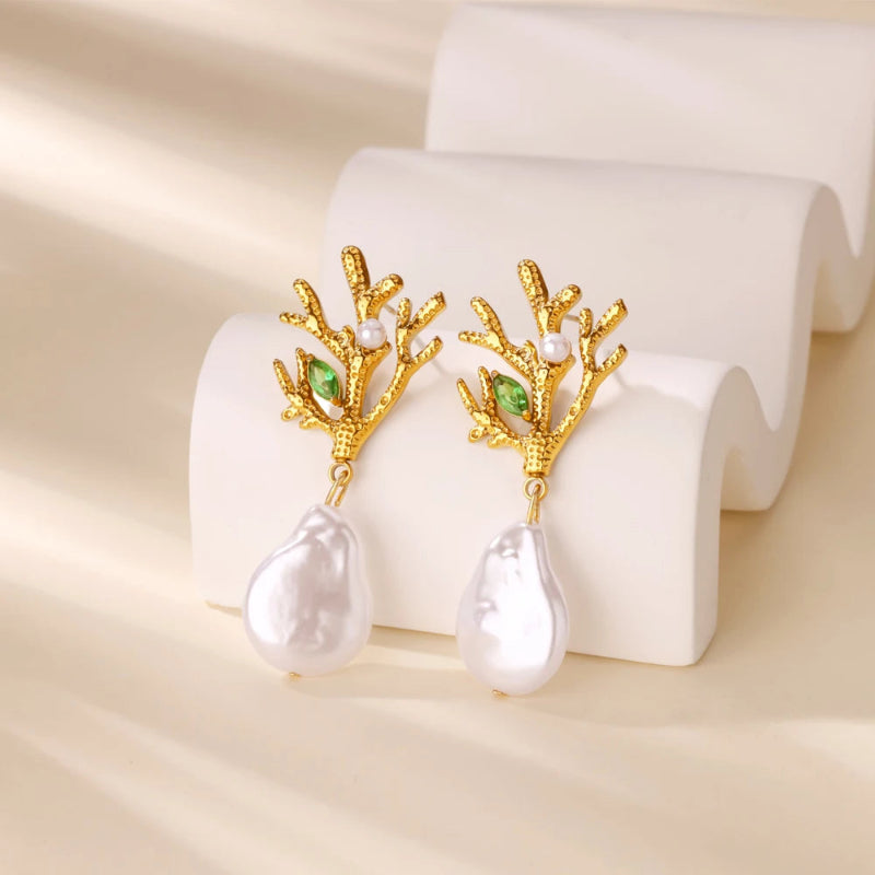 Orecchini Pendenti Corallo con Perla e Zircone verde