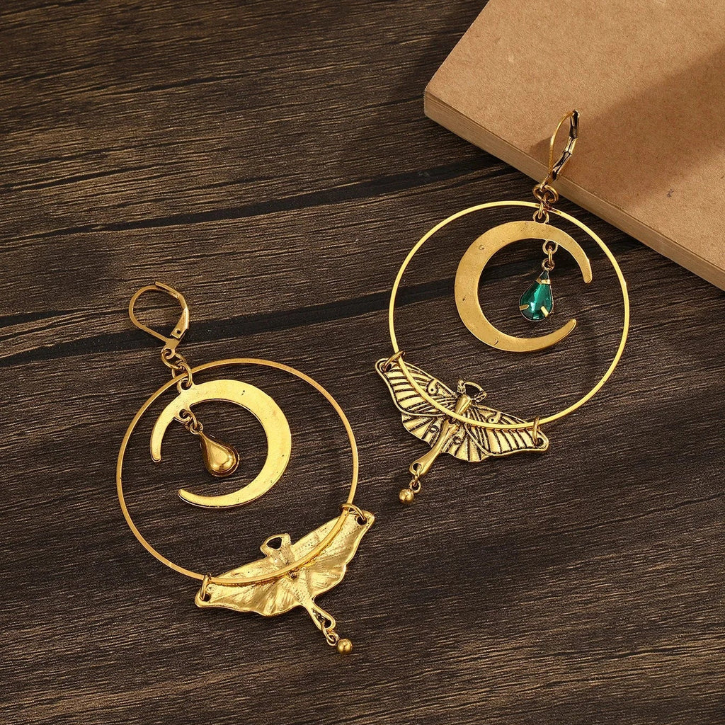 Boucles d'Oreilles Pendantes Croissant de Lune et Papillon de Nuit