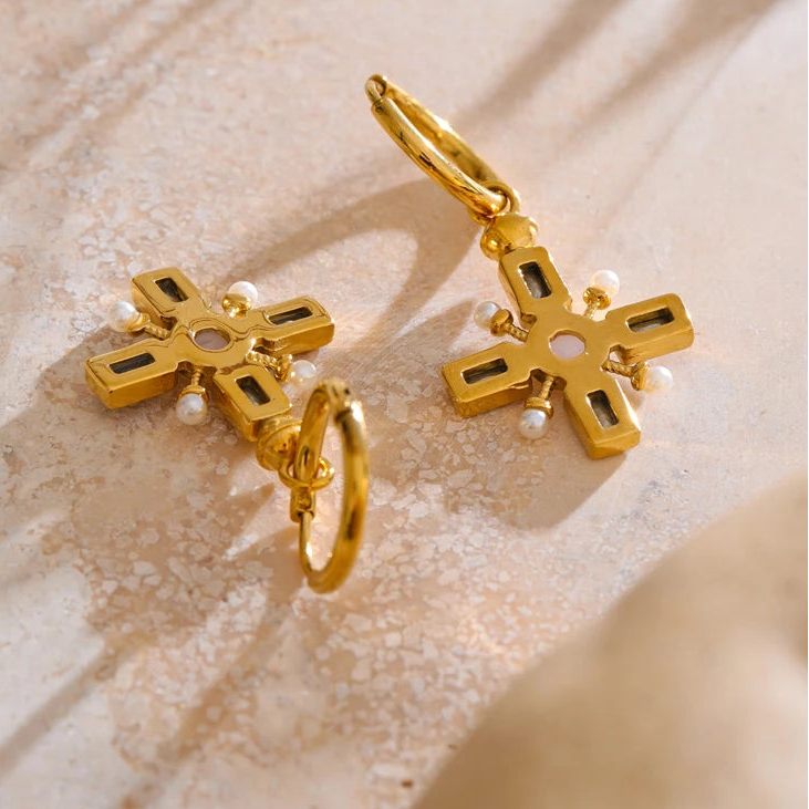Boucles d'oreilles pendantes croix et perles