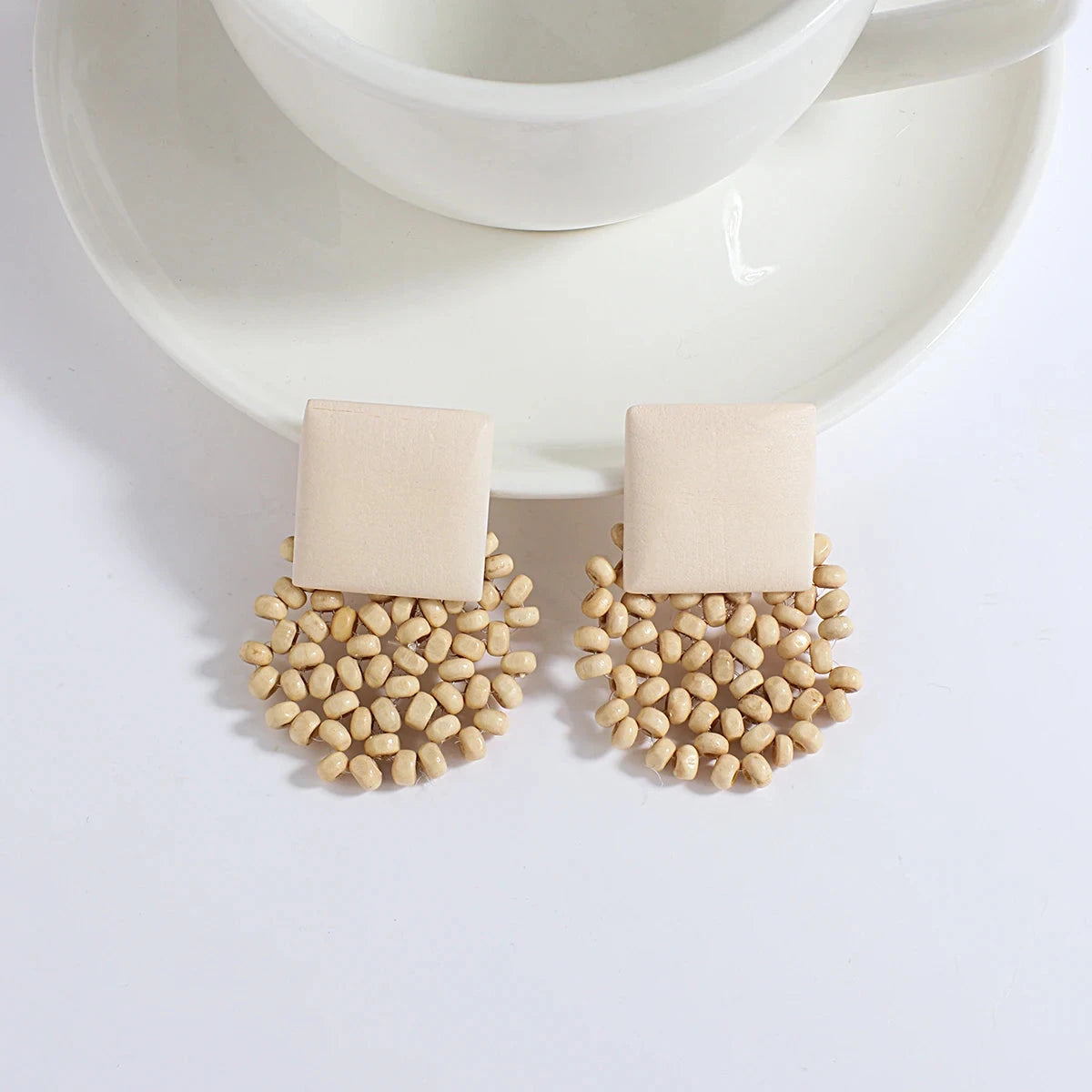 Hængende Øreringe i Boheme Stil med Naturlig Effekt 