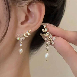 Boucles d'Oreilles Pendantes Fleur Cristal Blanc