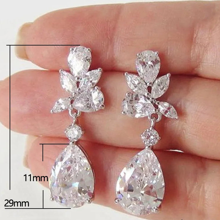 Brincos pendentes gota de água e louro em cristal