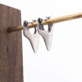 Boucles d'Oreilles Pendantes Incrustées Dent de Requin