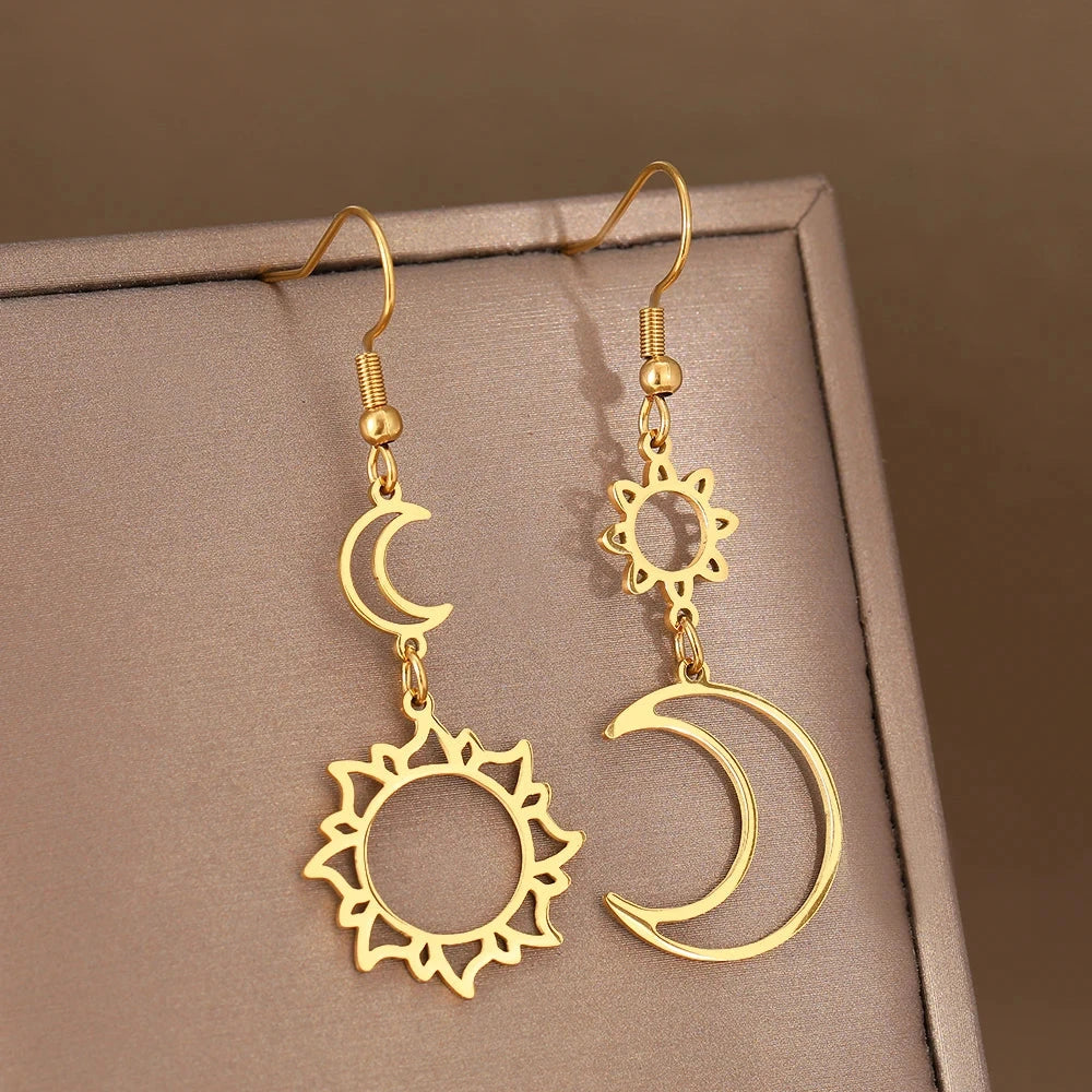 Boucles d'Oreilles Pendantes Lune et Soleil or