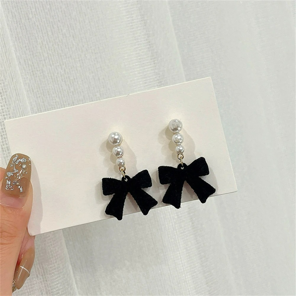 Boucles d'Oreilles Pendantes Perles et Noeuds noir