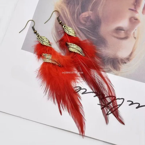 Boucles d'Oreilles Pendantes Stylées avec Plumes 4
