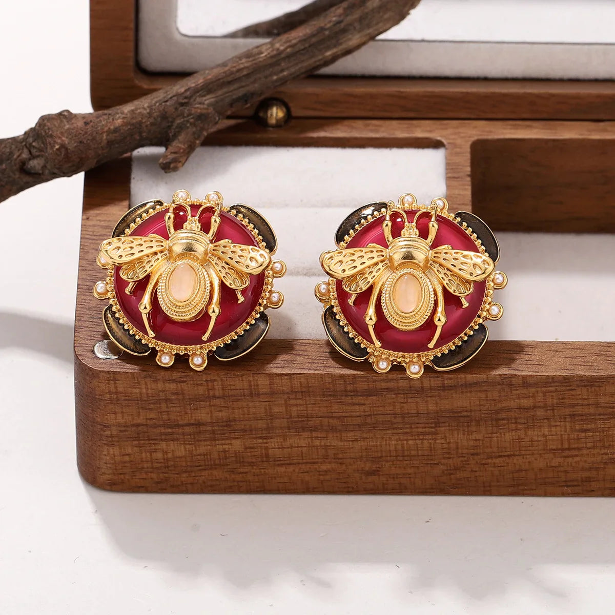 Boucles d'oreilles rondes abeille rouge