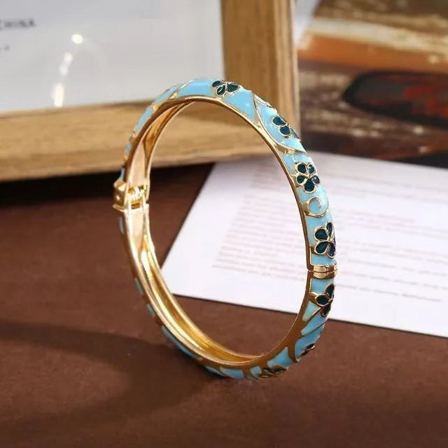 Bracelet à motifs fleurs et feuillages en émail coloré bleu 