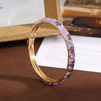Bracelet à motifs fleurs et feuillages en émail coloré violet