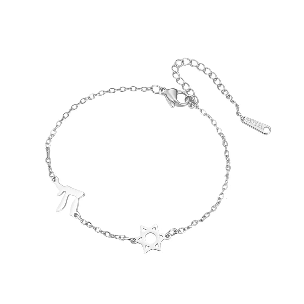 Bracciale regolabile con la <span data-glossary-id="star-of-david">stella di David</span> e i simboli Chai di appartenenza ebraica in argento