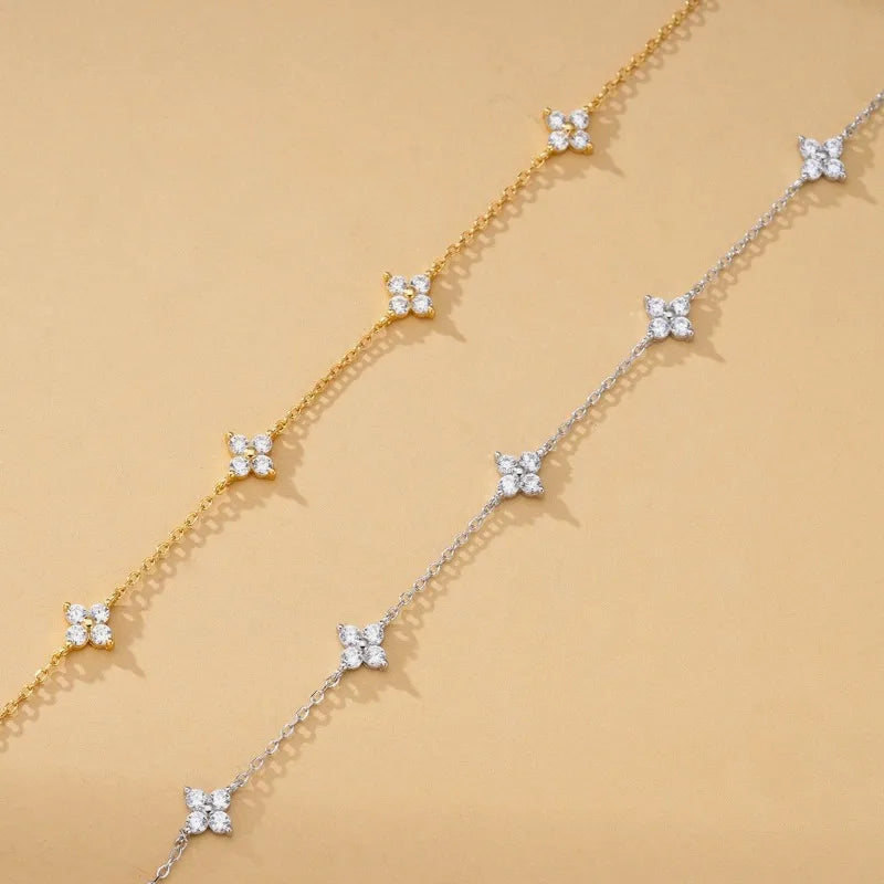 Justerbart kløverarmbånd med strass 