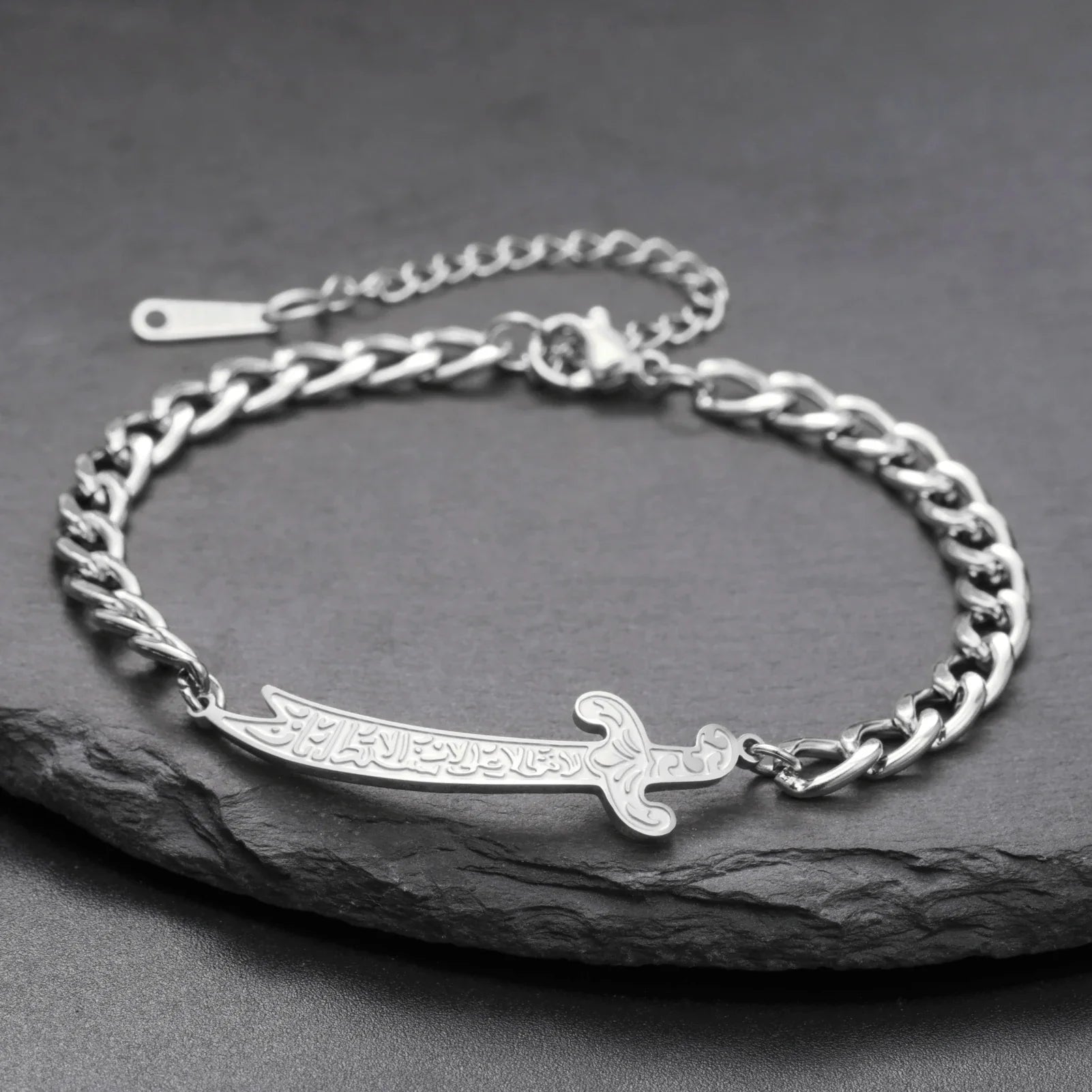 Armband med arabisk Ali Zulfiqar-svärd i silver