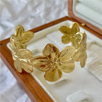 Bracelet avec grandes fleurs d'hibiscus or
