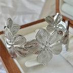 Bracelet avec grandes fleurs d'hibiscus argent