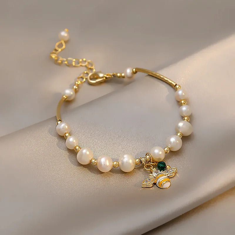 Pulsera con perlas blancas abeja