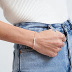 Armbånd med rækker af ferskvandsperler