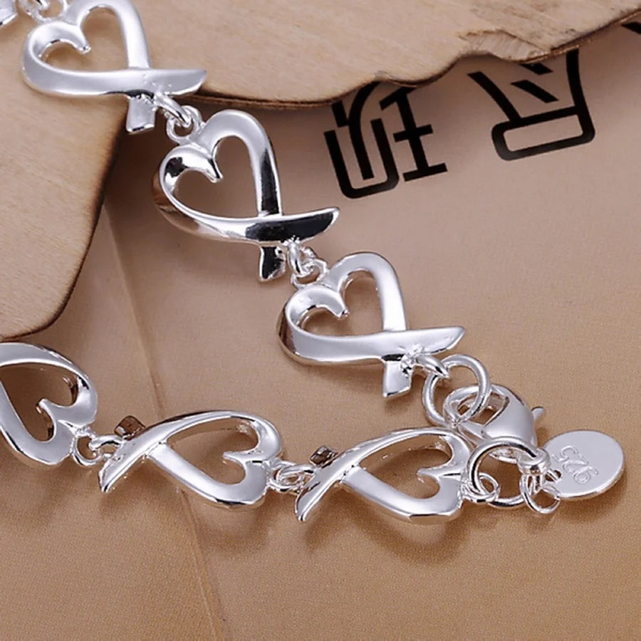 Bracelet avec symboles infini en forme de coeur