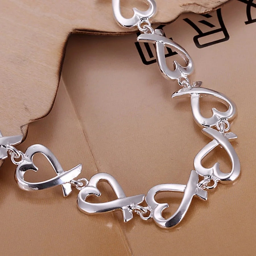 Bracelet avec symboles infini en forme de coeur