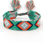 Breites brasilianisches Armband mit geometrischen Mustern grün