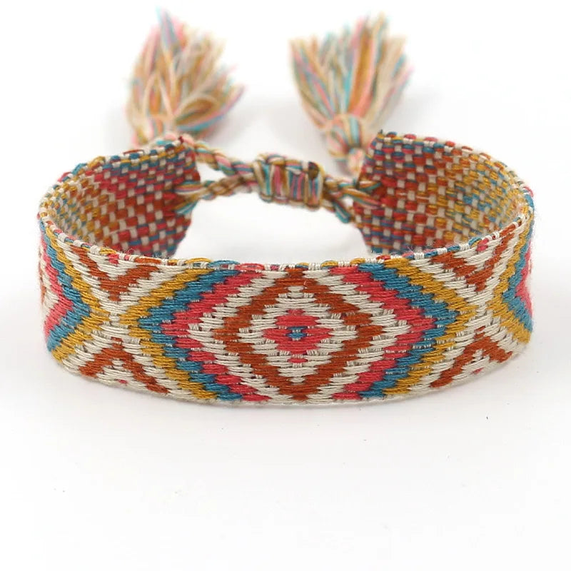 Breites brasilianisches Armband mit geometrischen Mustern beige