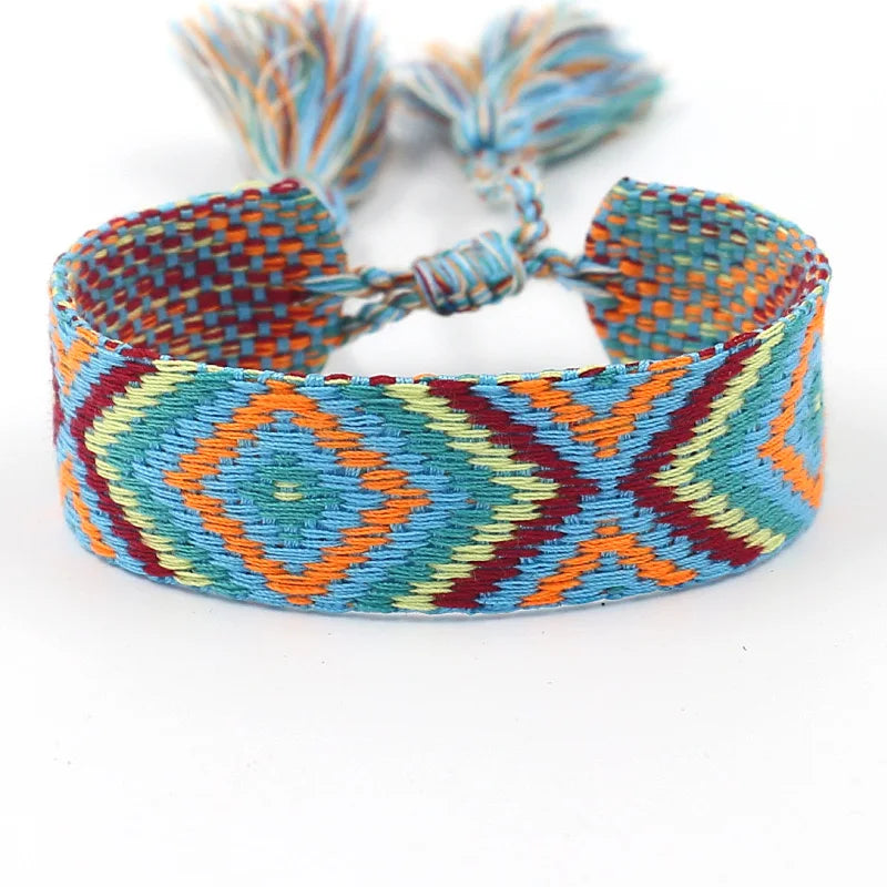 Breites brasilianisches Armband mit geometrischen Mustern orange