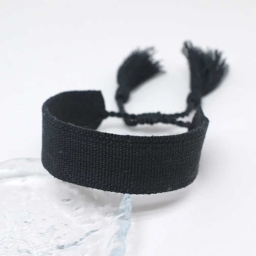 Handgemachtes brasilianisches Armband in sanften Pastellfarben schwarz