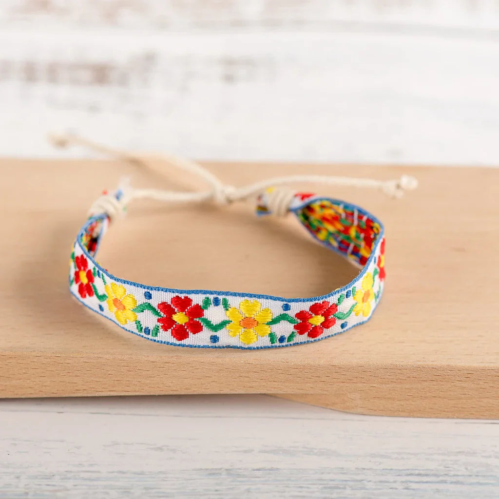 Brasilianisches Armband im Sommerstil gelb