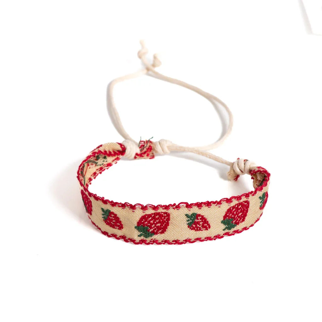 Brasilianisches Armband im Sommerstil beige