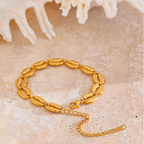 Bracciale dorato con conchiglia cauri