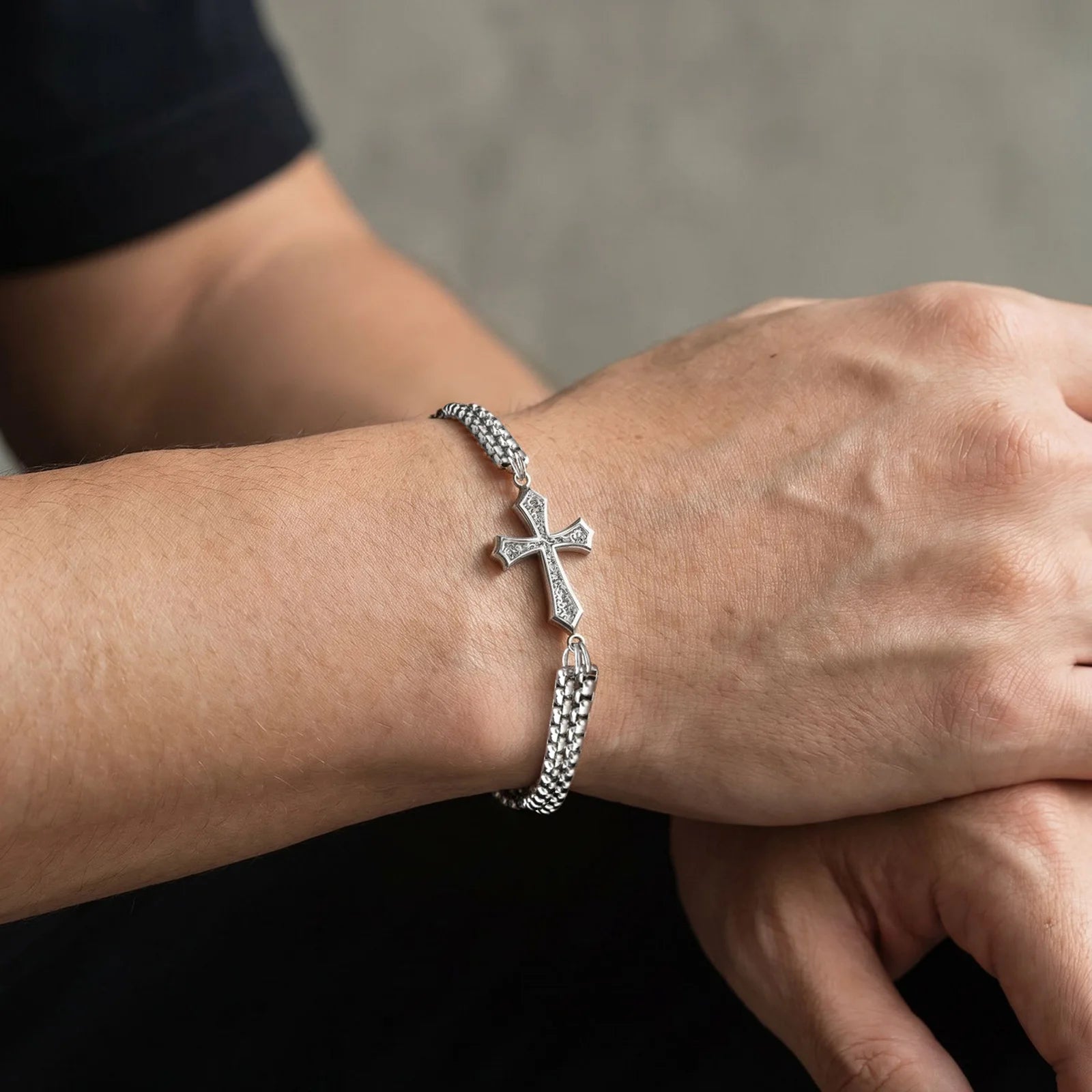 Doppelreihiges Armband mit Kreuz