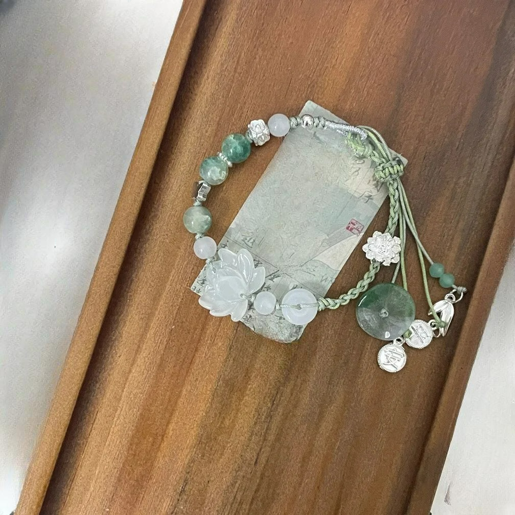 Bracelet en Corde avec Perles et Fleur de Lotus