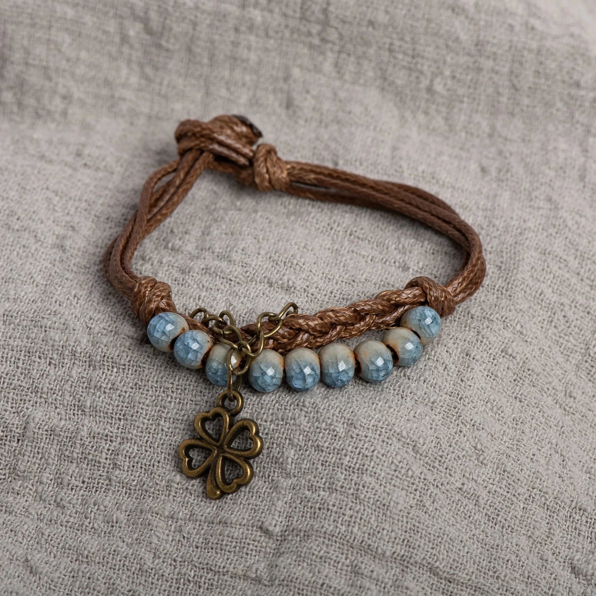 Bracelet en Corde avec Trèfle à 4 Feuilles et Perles bleu
