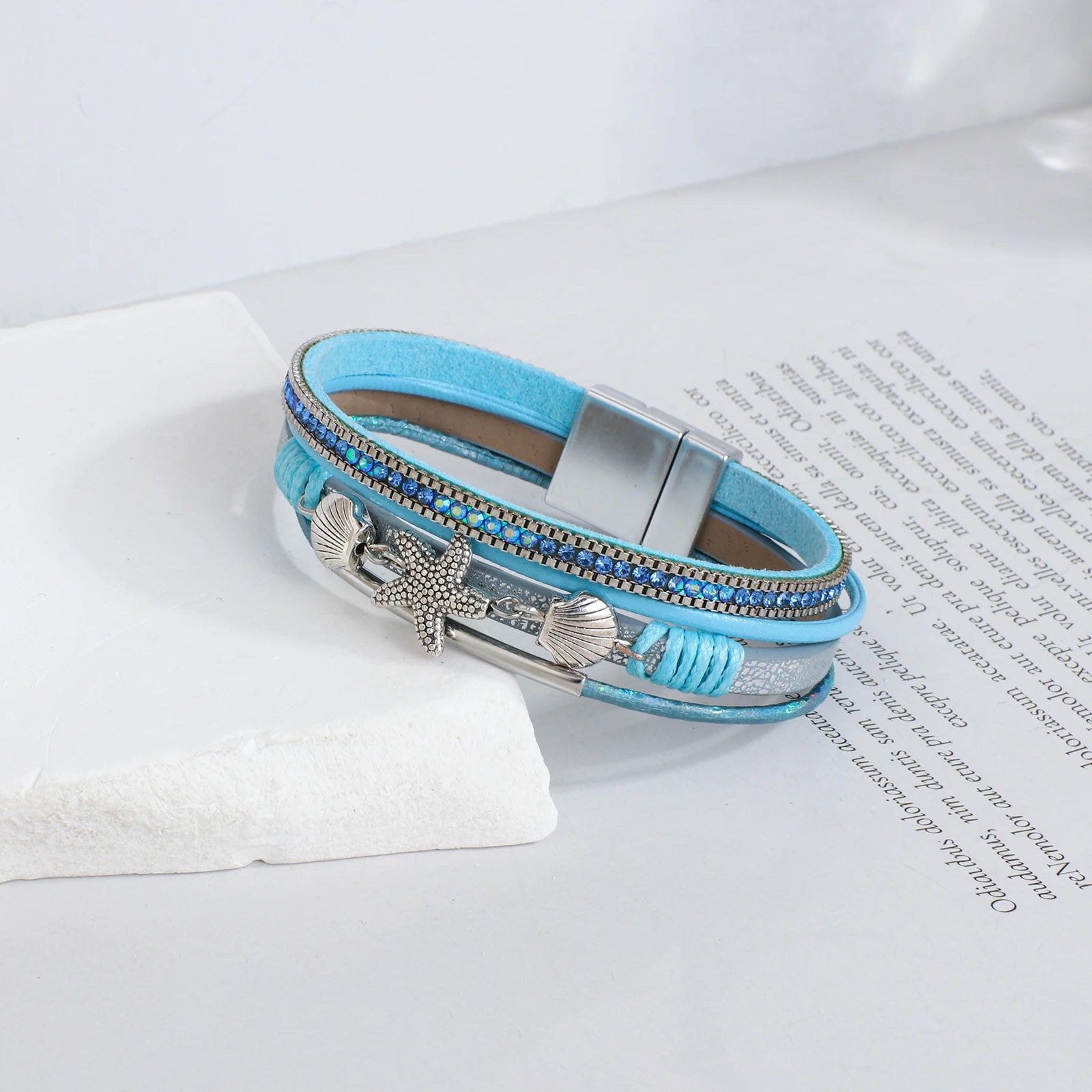 Armband aus Leder mit Muschel und Seestern in Blau