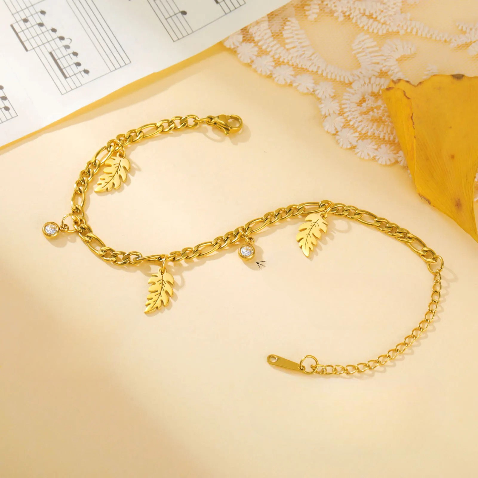 Pálmalevél és cirkón karkötő 