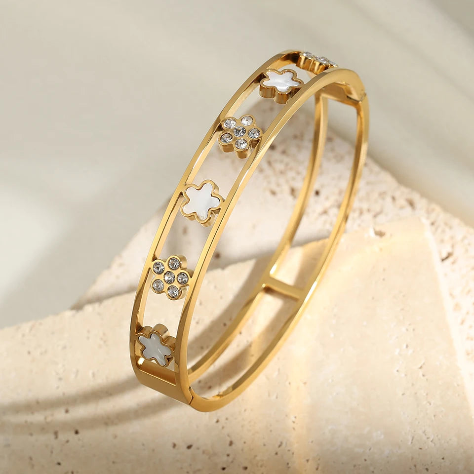 Bracelet Gourmette Fines Fleurs à 5 pétales a