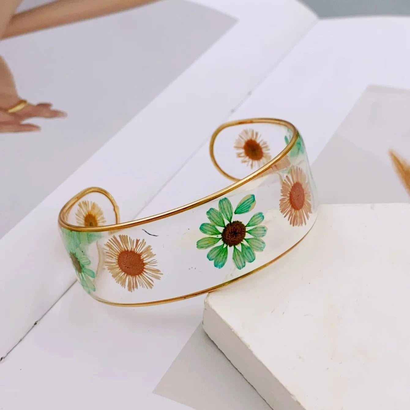 Bracelet Gourmette Fleur en Résine Transparente vert b