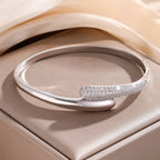 Naiste Tsirkooniga Veetilk Käevõru hõbedane