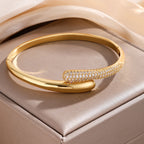 Naiste Tsirkooniga Veetilk Käevõru kuldne