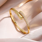 Naiste Tsirkooniga Veetilk Käevõru kuldne