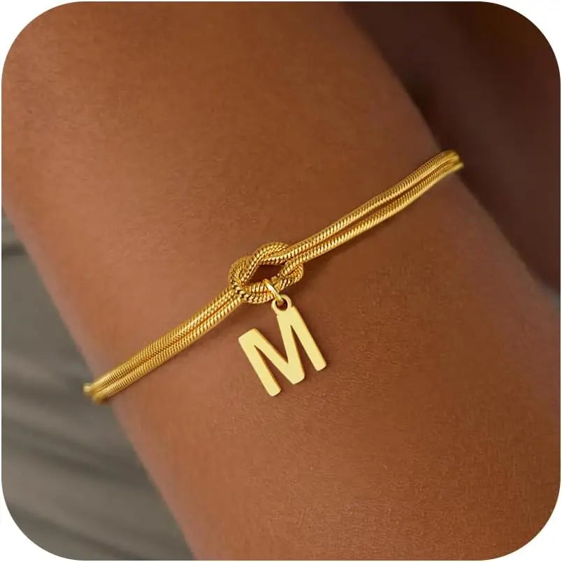 Kezdőbetűs és csomós karkötő - betű 