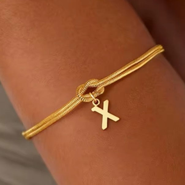 Kezdőbetűs és csomós karkötő - betű 