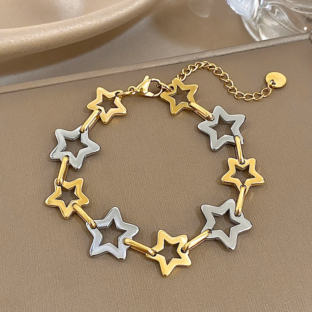 Armbånd med flere geometriske stjerner i guld og sølv