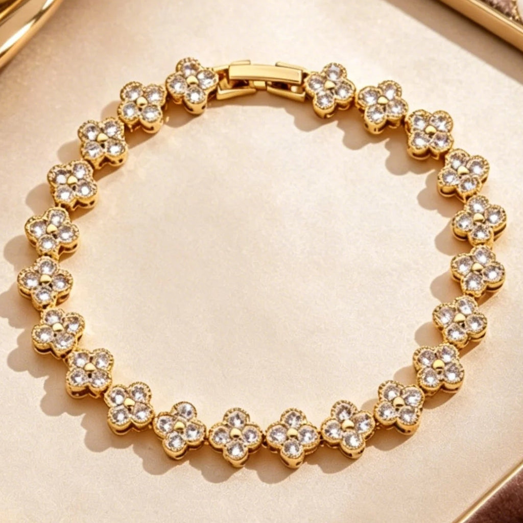 Mehrfach-Kleeblatt-Armband mit farbigen Kristallen in Gold