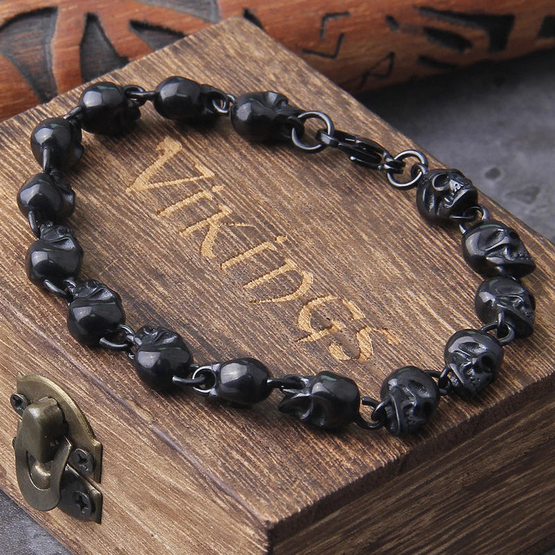 Pulseira com várias caveiras em preto
