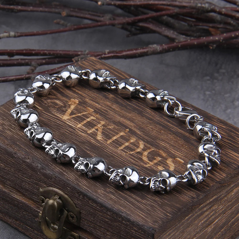 Pulseira com várias caveiras em prata